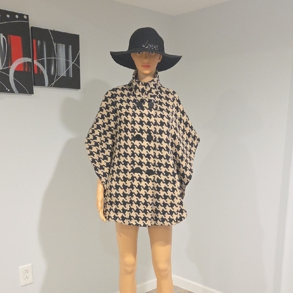 Miss Me Jackets & Blazers - Miss Me Houndstooth Cape in Black and Cream